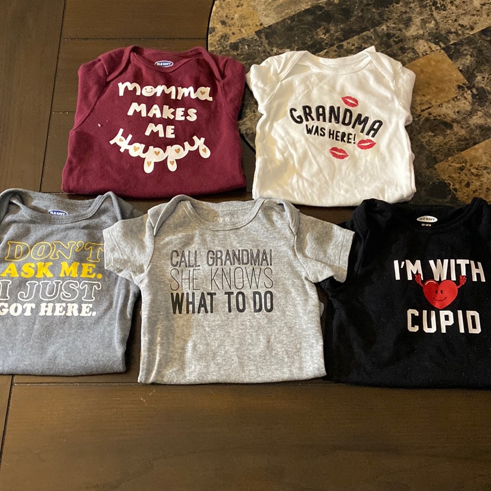 5 onesies ranging from 6-18M bundle deal
